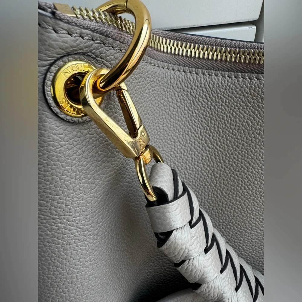 Louis Vuitton Maida Hobo MM Empreinte Leather in Tourterelle – New with Tags - Picture 12 of 16